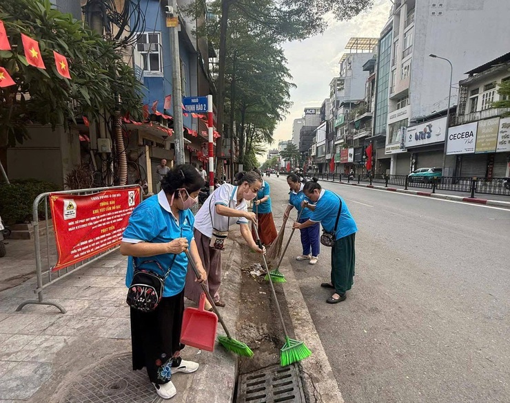 Hội Liên hiệp Phụ nữ phường Ô Chợ Dừa: hoạt động hưởng ứng Tháng hành động vì môi trường và Ngày Môi trường Thế giới 5/6- Ảnh 2.