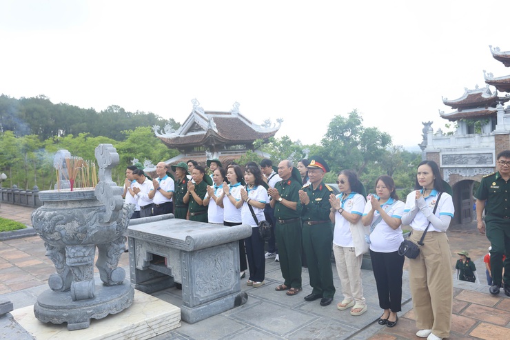 Ấm áp hành trình tri ân: Đảng bộ, chính quyền và Nhân dân phường Giảng Võ tổ chức "Chương trình về nguồn" đầy ý nghĩa- Ảnh 3.
