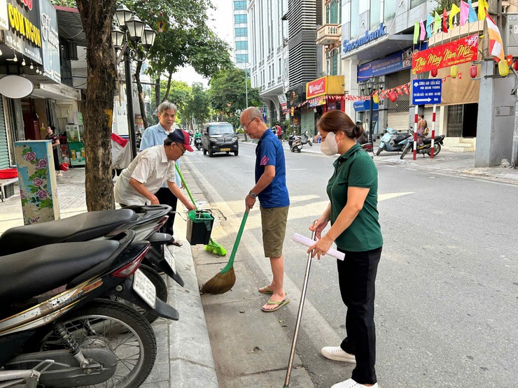 Phường Ba Đình phát động hưởng ứng Ngày ASEAN phòng, chống sốt xuất huyết lần thứ 16: Chủ động từ sớm, quyết liệt từ cơ sở để bảo vệ sức khỏe Nhân dân- Ảnh 5.
