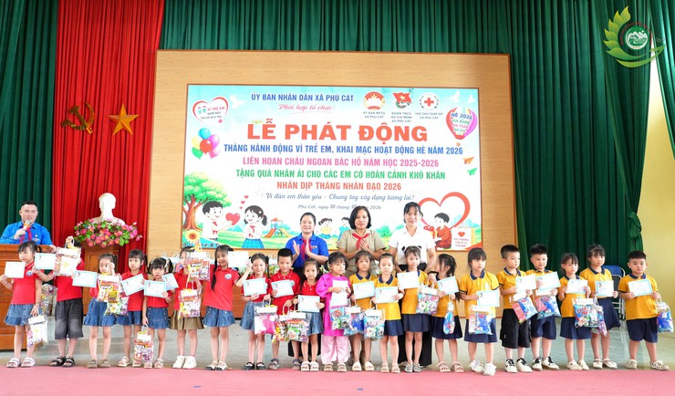 168 thiếu nhi tiêu biểu được tuyên dương tại Liên hoan Cháu ngoan Bác Hồ xã Phú Cát năm học 2025 – 2026- Ảnh 2.
