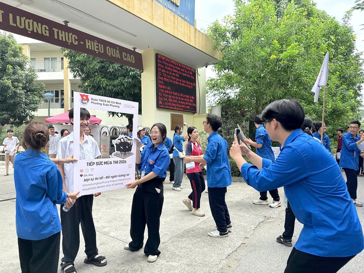 Đoàn Thanh niên phường Xuân Phương hoàn thành chiến dịch “Tiếp sức mùa thi” năm 2026- Ảnh 2.