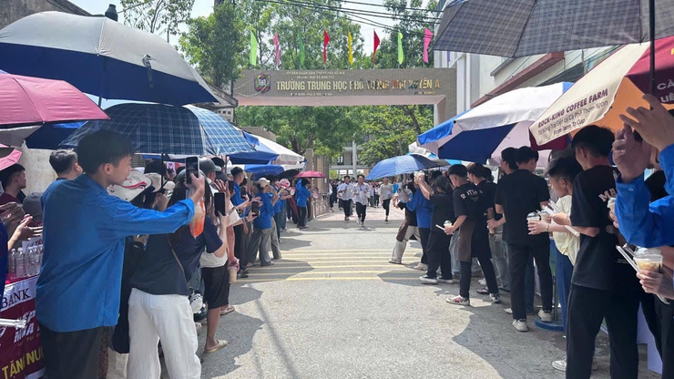 Kỳ thi vào lớp 10 THPT công lập năm học 2026-2027 tại xã Phú Xuyên diễn ra an toàn, nghiêm túc- Ảnh 3.