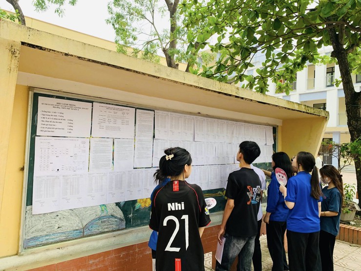Kỳ thi vào lớp 10 THPT công lập năm học 2026-2027 tại xã Phú Xuyên diễn ra an toàn, nghiêm túc- Ảnh 2.