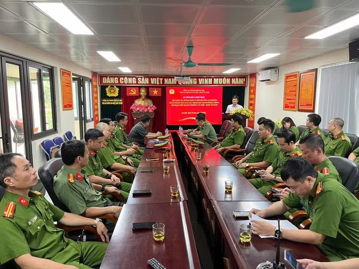CÔNG AN PHƯỜNG VĂN MIẾU - QUỐC TỬ GIÁM NHẬN THƯ KHEN VỀ THÀNH TÍCH XUẤT SẮC TRONG ĐẤU TRANH PHÒNG CHỐNG TỘI PHẠM MA TÚY- Ảnh 2.