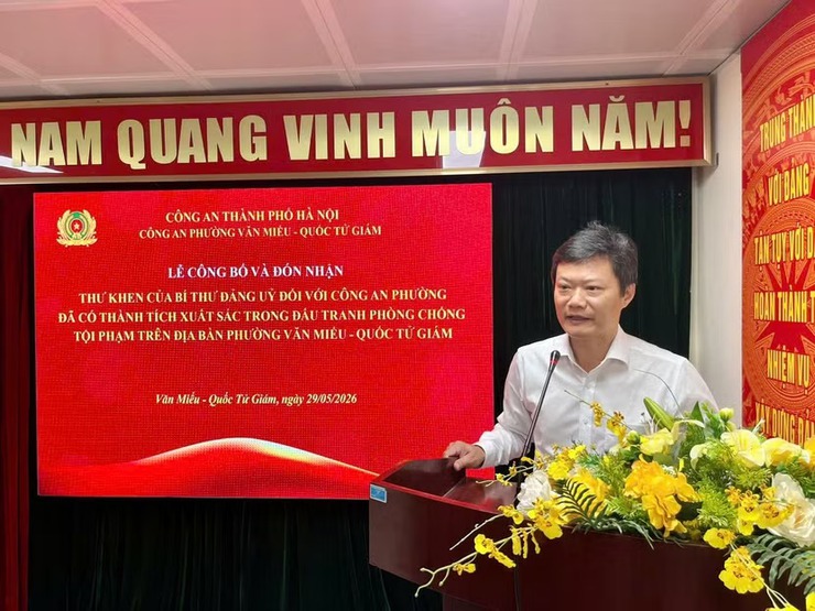 CÔNG AN PHƯỜNG VĂN MIẾU - QUỐC TỬ GIÁM NHẬN THƯ KHEN VỀ THÀNH TÍCH XUẤT SẮC TRONG ĐẤU TRANH PHÒNG CHỐNG TỘI PHẠM MA TÚY- Ảnh 1.
