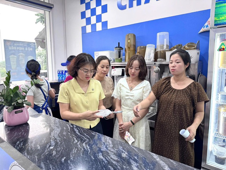 Quang Minh tăng cường kiểm tra an toàn thực phẩm phục vụ kỳ thi vào lớp 10 và tốt nghiệp THPT năm 2026- Ảnh 1.