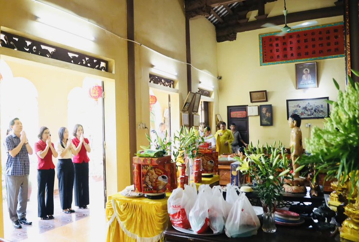 Đồng chí Phó Bí thư Thường trực Đảng uỷ xã Nguyễn Thị Ngọc Hà dự Đại lễ Phật đản Phật lịch 2570 – Dương lịch 2026 tại chùa Thường Lệ- Ảnh 2.