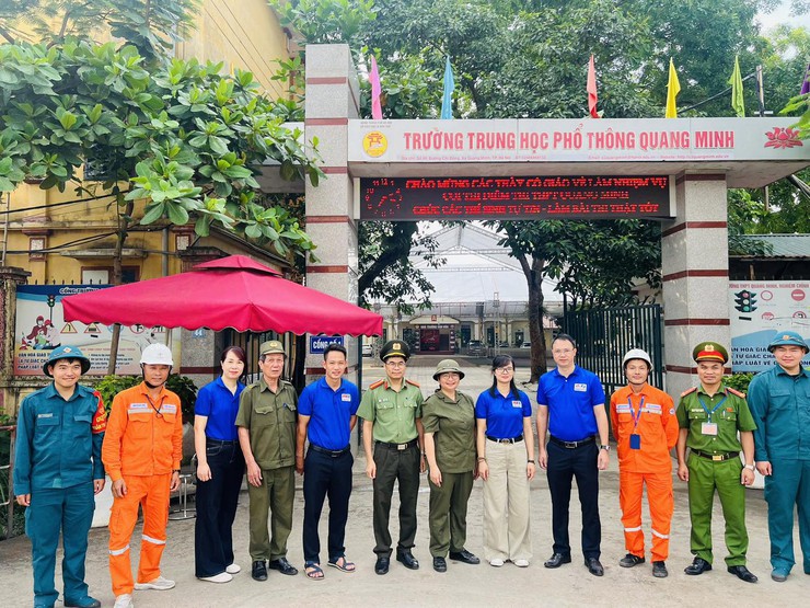 Quang Minh: Ngày thi đầu tiên vào lớp 10 diễn ra an toàn, nghiêm túc, đúng quy chế- Ảnh 1.