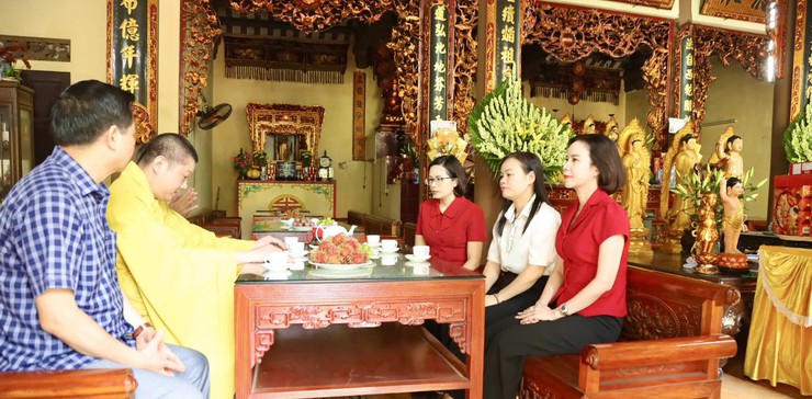 Đồng chí Phó Bí thư Thường trực Đảng uỷ xã Nguyễn Thị Ngọc Hà dự Đại lễ Phật đản Phật lịch 2570 – Dương lịch 2026 tại chùa Thường Lệ- Ảnh 1.
