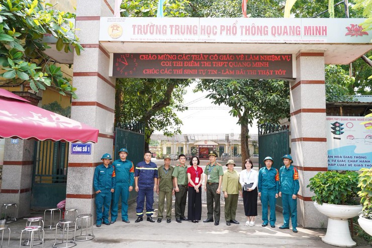 Quang Minh bảo đảm kỳ thi vào lớp 10 diễn ra an toàn, nghiêm túc trong ngày thi môn Toán- Ảnh 1.