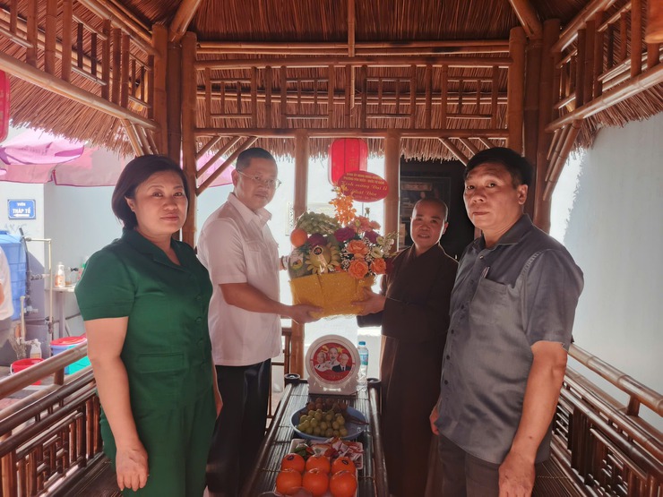 ĐẢNG ỦY - HĐND - UBND - UB MTTQ VIỆT NAM PHƯỜNG VĂN MIẾU - QUỐC TỬ GIÁM THĂM HỎI, CHÚC MỪNG ĐẠI LỄ PHẬT ĐẢN PL.2570 - DL.2026 TẠI CÁC CƠ SỞ PHẬT GIÁO TRÊN ĐỊA BÀN PHƯỜNG- Ảnh 3.