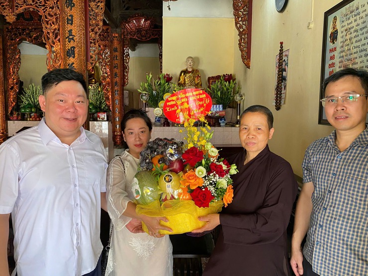 ĐẢNG ỦY - HĐND - UBND - UB MTTQ VIỆT NAM PHƯỜNG VĂN MIẾU - QUỐC TỬ GIÁM THĂM HỎI, CHÚC MỪNG ĐẠI LỄ PHẬT ĐẢN PL.2570 - DL.2026 TẠI CÁC CƠ SỞ PHẬT GIÁO TRÊN ĐỊA BÀN PHƯỜNG- Ảnh 2.