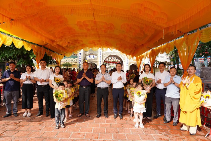 Lãnh đạo xã Quang Minh thăm, chúc mừng các cơ sở Phật giáo nhân Đại lễ Phật đản PL.2570 – DL.2026- Ảnh 1.