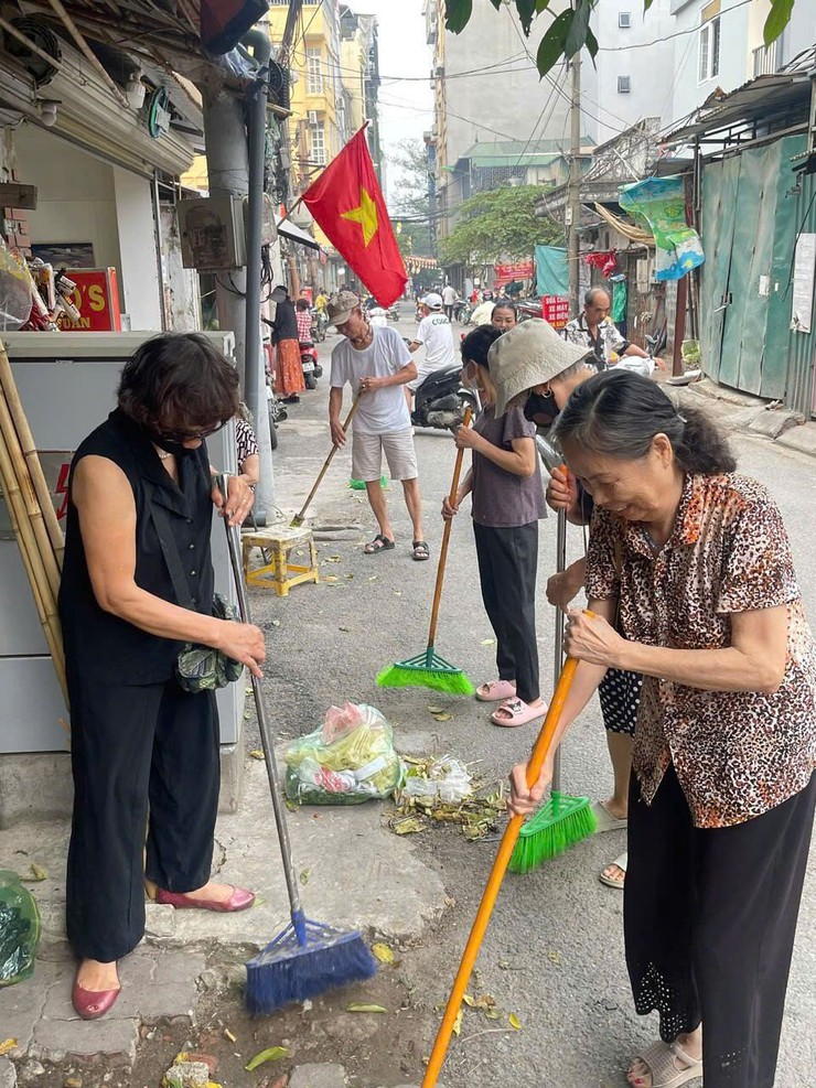 HỘI LHPN PHƯỜNG VĂN MIẾU - QUỐC TỬ GIÁM TUYÊN TRUYỀN VỆ SINH MÔI TRƯỜNG HƯỞNG ỨNG NGÀY MÔI TRƯỜNG THẾ GIỚI 5/6- Ảnh 2.