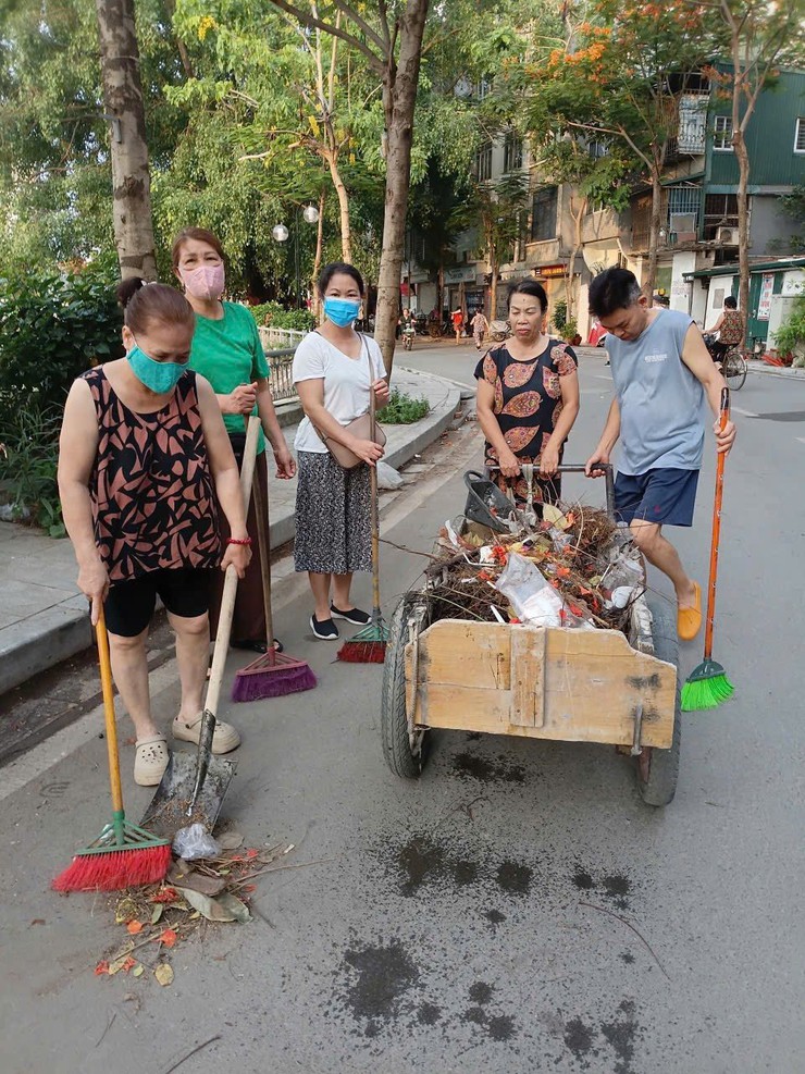 HỘI LHPN PHƯỜNG VĂN MIẾU - QUỐC TỬ GIÁM TUYÊN TRUYỀN VỆ SINH MÔI TRƯỜNG HƯỞNG ỨNG NGÀY MÔI TRƯỜNG THẾ GIỚI 5/6- Ảnh 3.