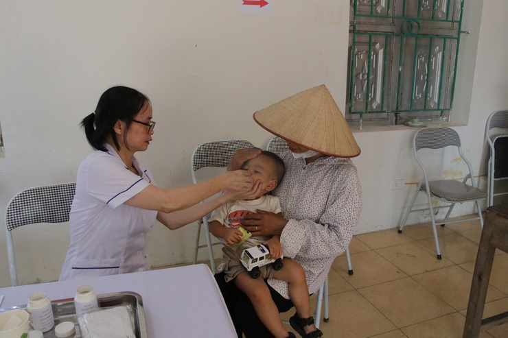Xã Trần Phú triển khai chiến dịch cho trẻ uống Vitamin A đợt 1 năm 2026- Ảnh 1.