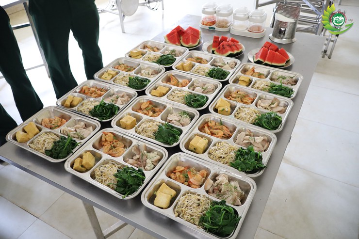 ĐOÀN CÔNG TÁC XÃ PHÚ CÁT THĂM, ĐỘNG VIÊN CHIẾN SĨ MỚI TẠI TRUNG ĐOÀN 692- Ảnh 6.
