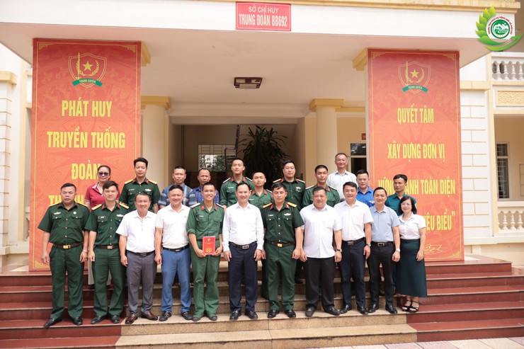 ĐOÀN CÔNG TÁC XÃ PHÚ CÁT THĂM, ĐỘNG VIÊN CHIẾN SĨ MỚI TẠI TRUNG ĐOÀN 692- Ảnh 7.