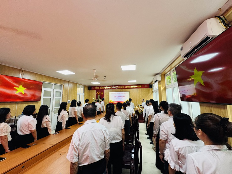 Lễ sinh hoạt dưới cờ tháng 6/2026 cơ quan Đảng, đoàn thể phường- Ảnh 1.