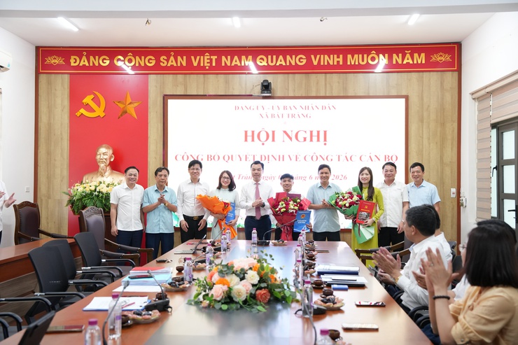 Xã Bát Tràng công bố các quyết định về công tác cán bộ- Ảnh 2.