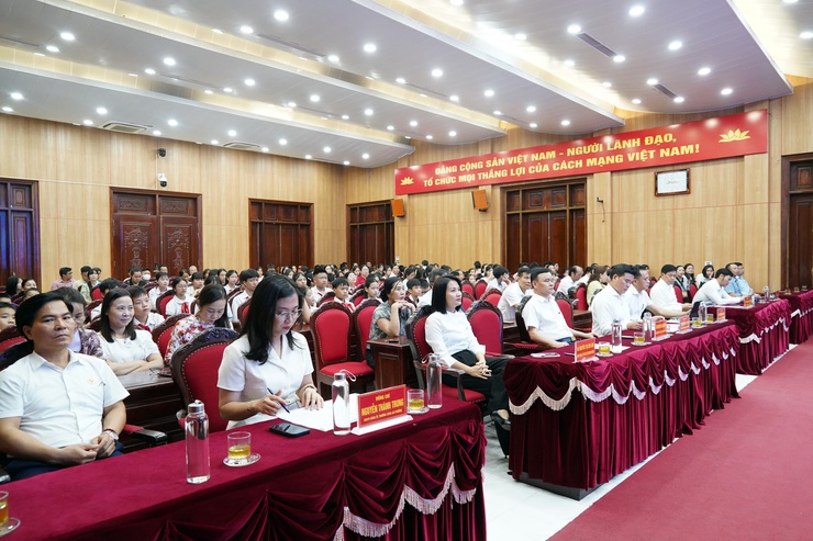 Phường Chương Mỹ tuyên dương học sinh tiêu biểu và tặng quà trẻ em có hoàn cảnh khó khăn vươn lên trong học tập năm học 2025 - 2026- Ảnh 2.