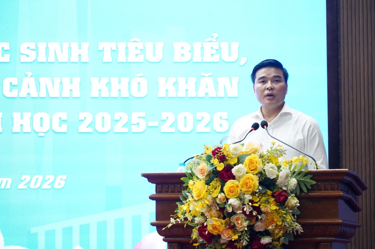 Phường Chương Mỹ tuyên dương học sinh tiêu biểu và tặng quà trẻ em có hoàn cảnh khó khăn vươn lên trong học tập năm học 2025 - 2026- Ảnh 12.