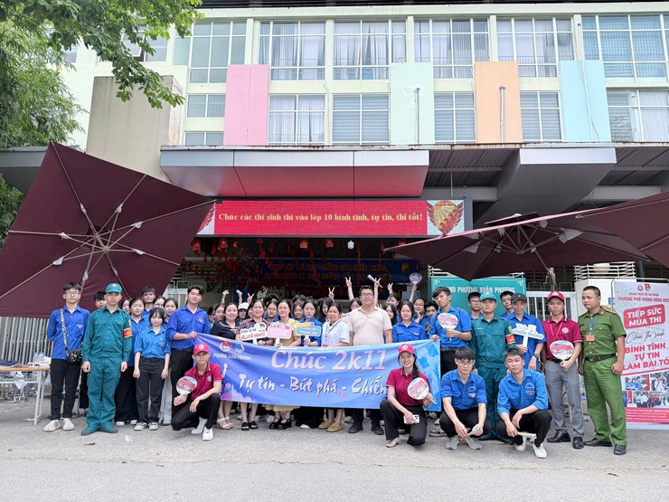 Đoàn Thanh niên phường Xuân Phương hoàn thành chiến dịch “Tiếp sức mùa thi” năm 2026- Ảnh 1.