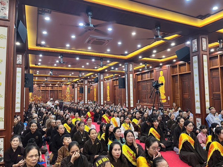 BÍ THƯ ĐẢNG ỦY, CHỦ TỊCH HĐND XÃ NGUYỄN NAM HÀ VÀ PHÓ BÍ THƯ ĐẢNG ỦY, CHỦ TỊCH UBND XÃ NỘI BÀI HỒ VIỆT HÙNG DỰ ĐẠI LỄ PHẬT ĐẢN TẠI CHÙA HƯƠNG GIA VÀ CHÙA LƯƠNG PHÚC- Ảnh 3.