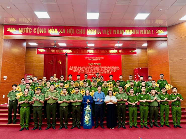 Cụm thi đua số 13 Công an thành phố Hà Nội: Giao lưu, tuyên dương 92 gương điển hình tiên tiến trong phong trào thi đua “Ba nhất”- Ảnh 6.
