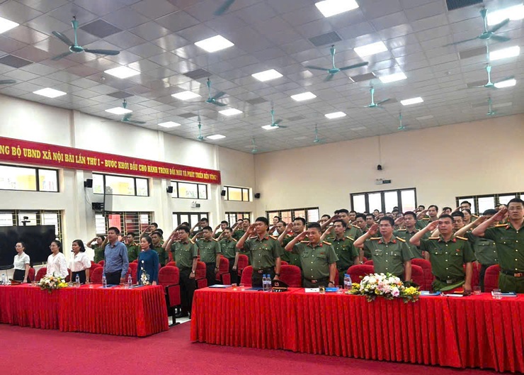 Cụm thi đua số 13 Công an thành phố Hà Nội: Giao lưu, tuyên dương 92 gương điển hình tiên tiến trong phong trào thi đua “Ba nhất”- Ảnh 2.