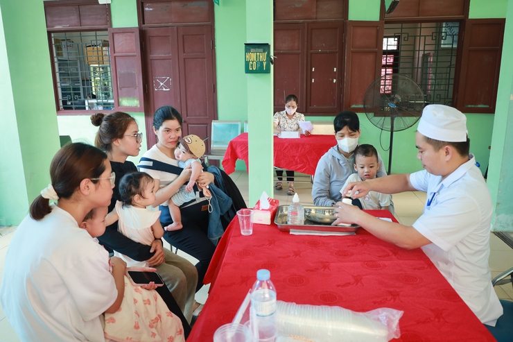 Xã Minh Châu triển khai Chiến dịch bổ sung Vitamin A đợt I năm 2026- Ảnh 2.