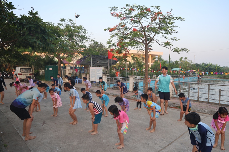 Tháng hành động vì trẻ em ở Tam Hưng: Từ món quà ngày 1/6 đến những hành động thiết thực vì sự an toàn của trẻ- Ảnh 3.