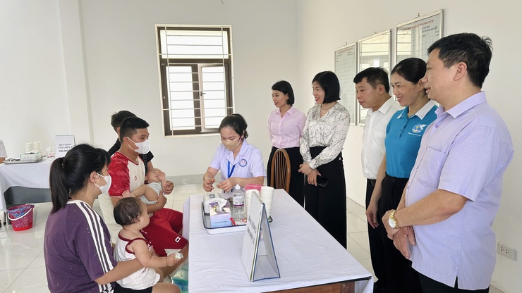 Phúc Lộc: Kiểm tra, giám sát bổ sung Vitamin A và đánh giá tình trạng dinh dưỡng trẻ dưới 5 tuổi- Ảnh 3.