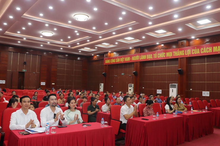 Trao tặng quà cho các hộ cận nghèo hưởng ứng Tháng nhân đạo năm 2026- Ảnh 2.