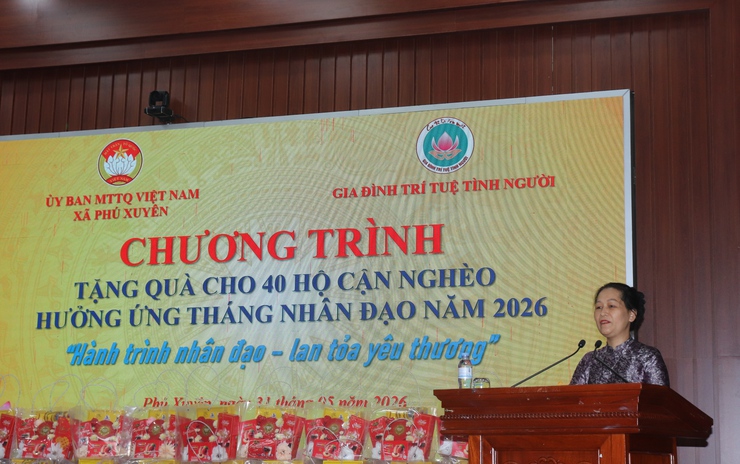 Trao tặng quà cho các hộ cận nghèo hưởng ứng Tháng nhân đạo năm 2026- Ảnh 1.