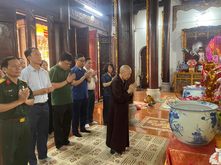 Phường Yên Sở thăm, chúc mừng đại lễ Phật Đản Phật lịch 2570 - Dương lịch 2026 tại chùa Sở Thượng- Ảnh 1.
