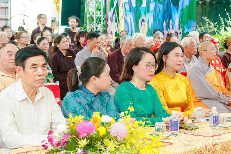 LÃNH ĐẠO PHƯỜNG ĐỊNH CÔNG THAM DỰ ĐẠI LỄ PHẬT ĐẢN PHẬT LỊCH 2570 - DƯƠNG LỊCH 2026 TẠI CHÙA LỦ- Ảnh 4.