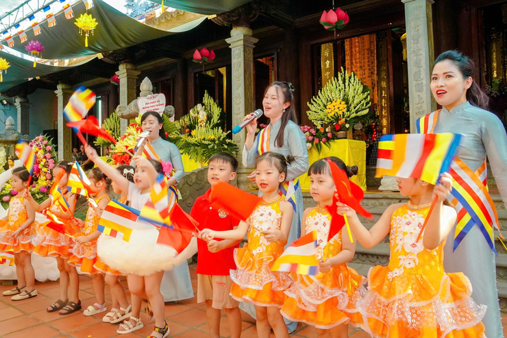 LÃNH ĐẠO PHƯỜNG ĐỊNH CÔNG THAM DỰ ĐẠI LỄ PHẬT ĐẢN PHẬT LỊCH 2570 - DƯƠNG LỊCH 2026 TẠI CHÙA LỦ- Ảnh 2.