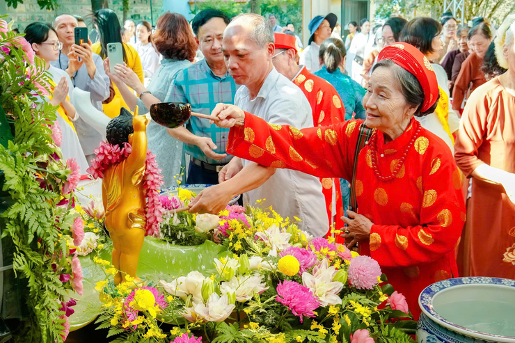 LÃNH ĐẠO PHƯỜNG ĐỊNH CÔNG THAM DỰ ĐẠI LỄ PHẬT ĐẢN PHẬT LỊCH 2570 - DƯƠNG LỊCH 2026 TẠI CHÙA LỦ- Ảnh 5.