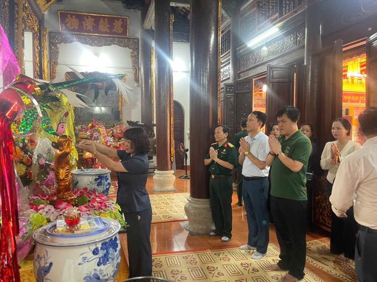 Phường Yên Sở thăm, chúc mừng đại lễ Phật Đản Phật lịch 2570 - Dương lịch 2026 tại chùa Sở Thượng- Ảnh 2.