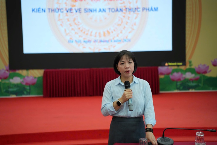 XÃ KIM ANH TỔ CHỨC TẬP HUẤN, TUYÊN TRUYỀN VÀ KÝ CAM KẾT BẢO ĐẢM AN TOÀN THỰC PHẨM NĂM 2026- Ảnh 2.