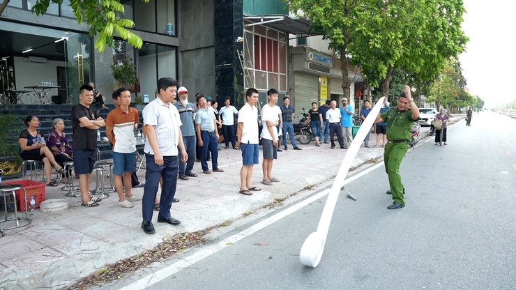 Diễn tập PCCC và cứu hộ cứu nạn, vận hành máy bơm chữa cháy tại thôn Minh Hoà 1 xã Dương Hoà- Ảnh 4.