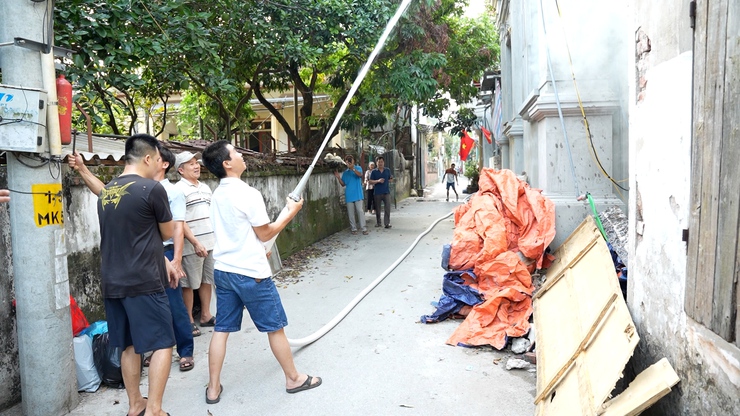 Diễn tập PCCC và cứu hộ cứu nạn, vận hành máy bơm chữa cháy tại thôn Minh Hoà 1 xã Dương Hoà- Ảnh 7.