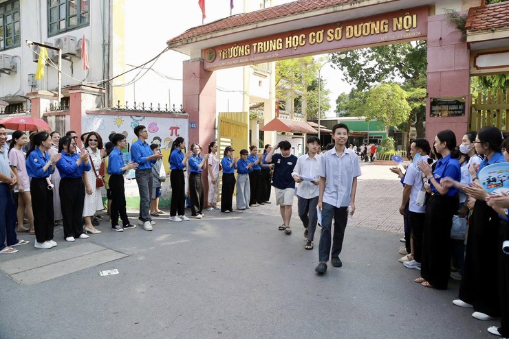Kỳ thi vào lớp 10 THPT trên địa bàn phường Dương Nội diễn ra an toàn, nghiêm túc, đúng quy chế- Ảnh 2.