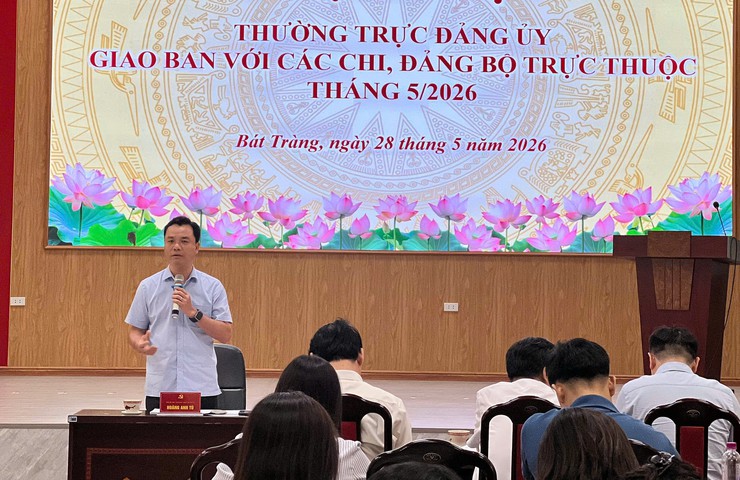 Đảng ủy xã Bát Tràng giao ban với các chi, đảng bộ trực thuộc: Tăng cường trách nhiệm, quyết tâm hoàn thành thắng lợi nhiệm vụ 6 tháng đầu năm 2026- Ảnh 2.