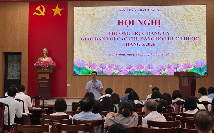 Đảng ủy xã Bát Tràng giao ban với các chi, đảng bộ trực thuộc: Tăng cường trách nhiệm, quyết tâm hoàn thành thắng lợi nhiệm vụ 6 tháng đầu năm 2026- Ảnh 1.