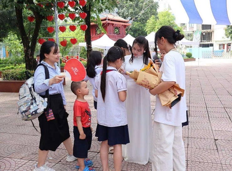 Trường Tiểu học Đông Ngạc A tổ chức Lễ Tổng kết và chia tay học sinh lớp 5 năm học 2025-2026- Ảnh 14.