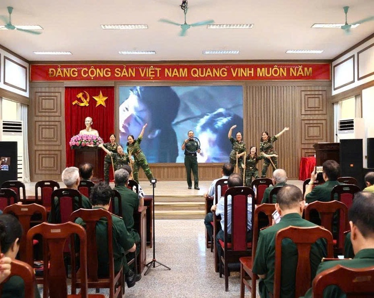 Ý nghĩa sâu sắc Hội nghị chuyên đề học tập và làm Di chúc của Chủ tịch Hồ Chí Minh do Hội CCB phường Đông Ngạc tổ chức- Ảnh 4.
