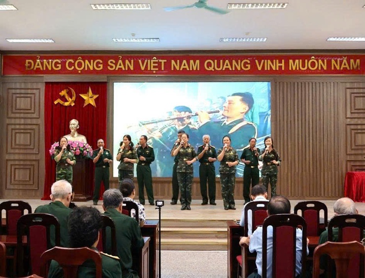Ý nghĩa sâu sắc Hội nghị chuyên đề học tập và làm Di chúc của Chủ tịch Hồ Chí Minh do Hội CCB phường Đông Ngạc tổ chức- Ảnh 6.