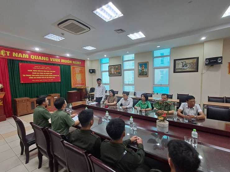 Xã Thiên Lộc tổ chức 4 đoàn thăm, động viên chiến sĩ mới nhập ngũ năm 2026
- Ảnh 3.